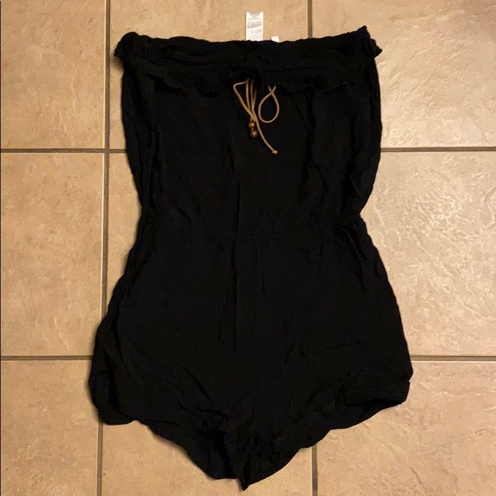 Cute strapless romper 🌹